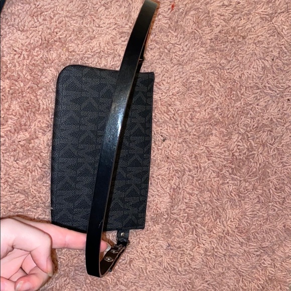 Michael Kors pull chain belt bag - Picture 3 of 6